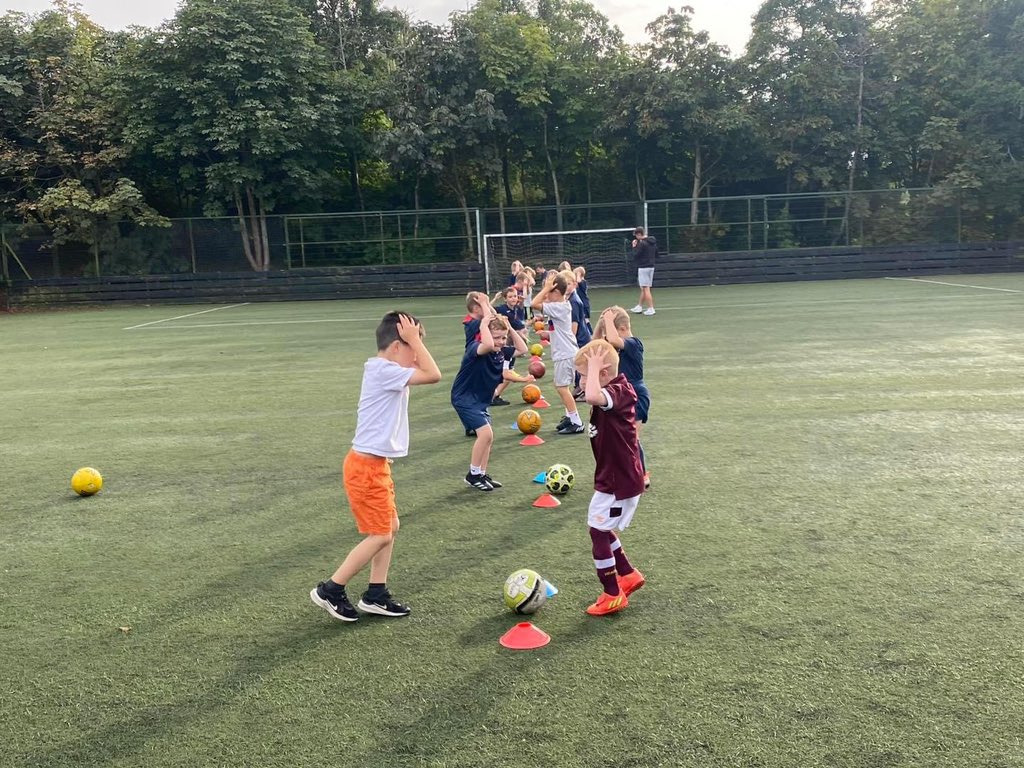 FootballBuzz12's tweet photo. FOOTBALL FOR ALL ⚽️🐝

Due to a large number of players graduating to teams across West Lothian from this program we can now again offer places.

📍 Murieston United Football Club
🗓️ Mondays
⏰ 5pm-6pm

You can reserve your FREE taster session on the link below ⬇️ https://t.co/fxEW9eTLtc