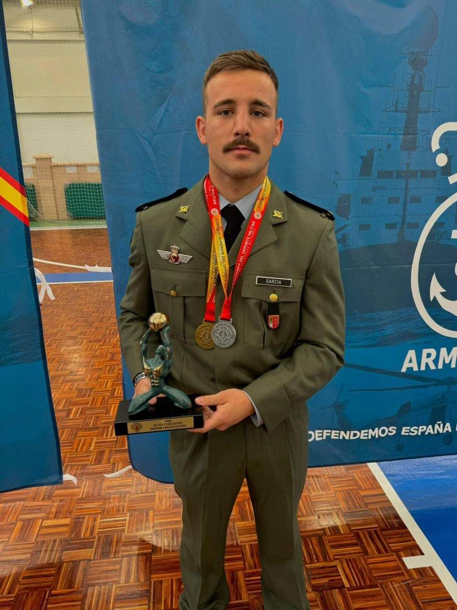 ¡Felicidades al Caballero Legionario #Paracaidista García Blanco RIPAC_5 por alcanzar el oro en el XLVII  Campeonato Nacional Militar de Judo, consiguiendo tambien la medalla de plata por  equipos y el Premio a la Mejor Delegación.
#EjércitoconelDeporte
 #BRIPAC 
#SomostuEjército