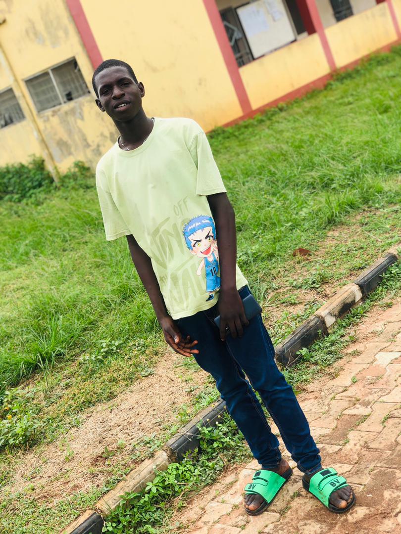 +1 ❤️🎉. Happy Birthday To Me
Y'all please help me celebrate 🎊🎉
Give me pass 100likes abbegy🙏