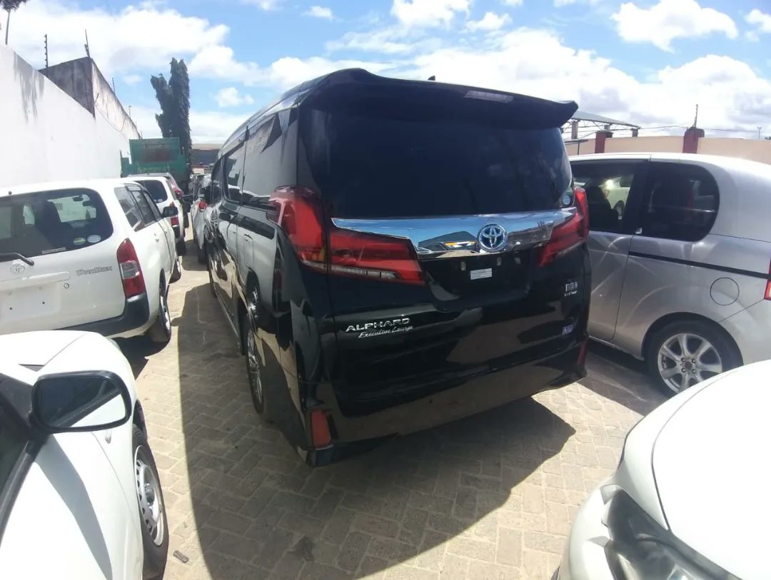 The 2020 Toyota Alphard VIP Executive Lounge is a high-end trim level that offers even more features and amenities than the standard Alphard.
Kshs. 6.8M 
+254 731 402954 

#toyotakenya #toyotaalphard #vipcar #executivecars #importskenya #carimportskenya #freshimport #newcars