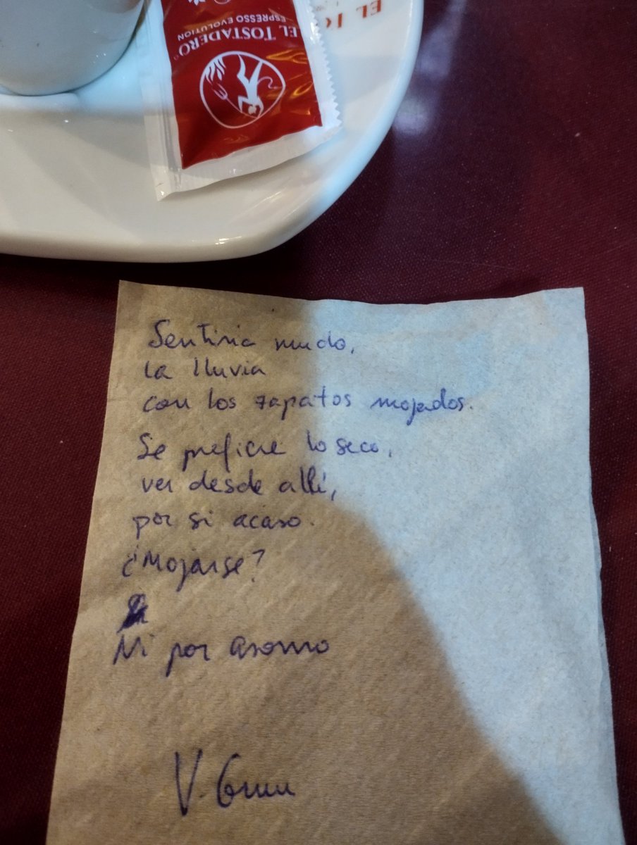 #poema
#poemasenservilletas

"Sentiría mucho,
la lluvia
con los zapatos mojados.

Se prefiere lo seco,
ver desde allí, 
por si acaso.

Mojarse?
Ni por asomo."

V.Guiu