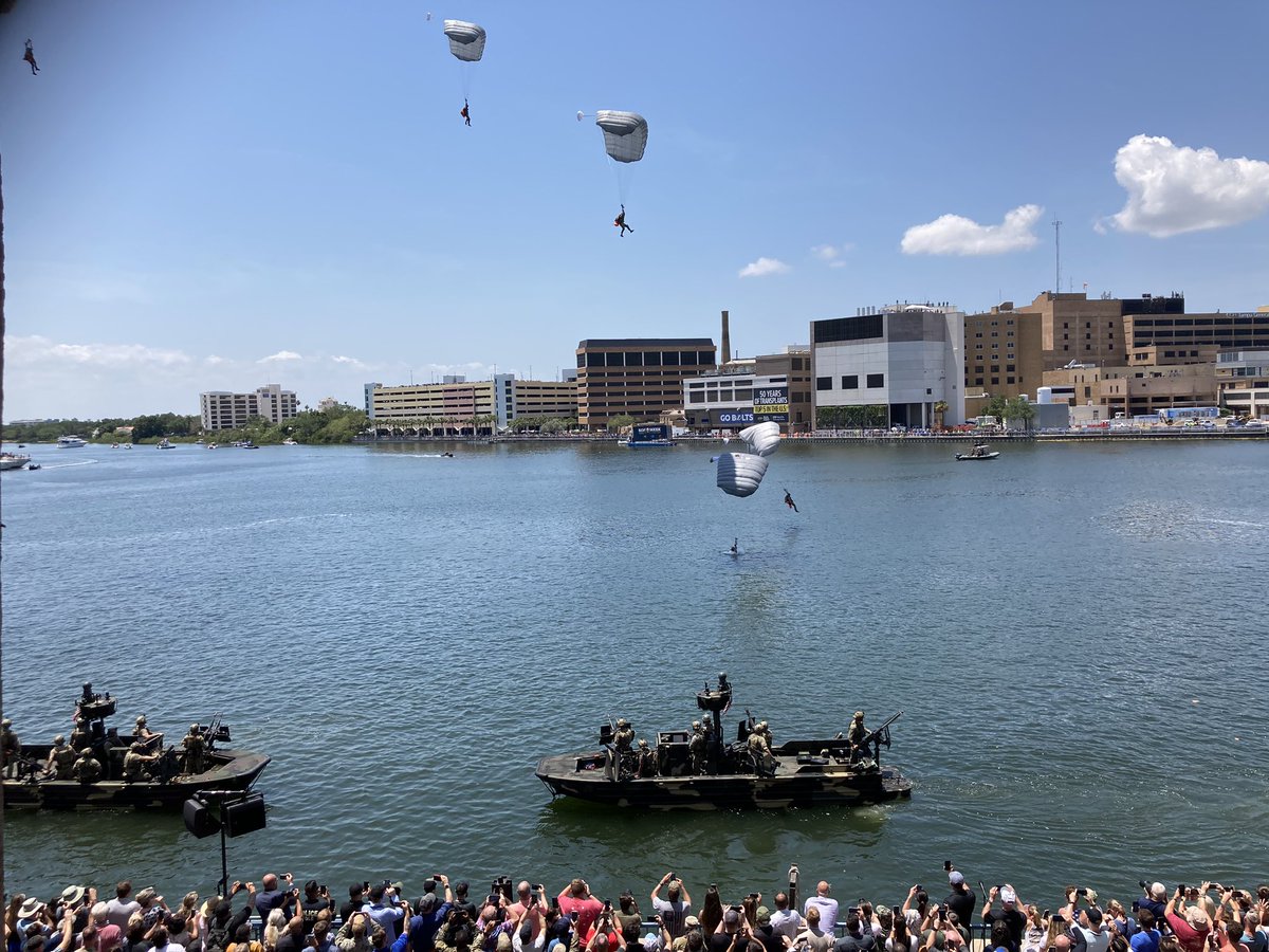 MikaelFrisell's tweet photo. #SOFweek i Tampa till ända! Mycket bra samarbete med USA. Möte med både svensk o internationell industri samt SOF AT&L @USSOCOM. Imponerad av 🇸🇪 industri! Liveförevisningen av SOFs förmågor en höjdpunkt! Kul att operatörer från 🇸🇪 deltog. Tack för en bra vecka #FMSF #FMV #FOI https://t.co/MBGYZcdEMp
