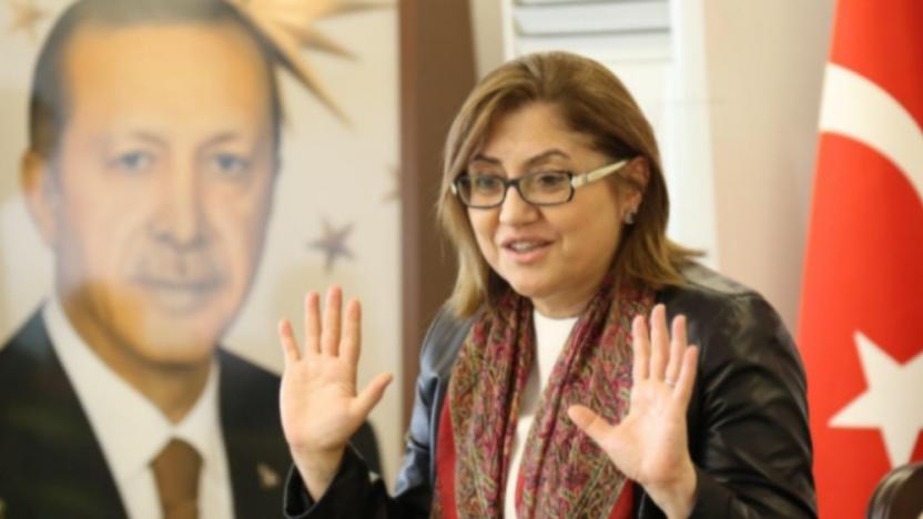🔴AKP’li Belediye Başkanı Fatma Şahin 63 lüks yeni araç kiraladı Araçların tasarruf tedbirleri açıklanmadan kısa süre önce kiralanması dikkat çekerken, ihalelerse eski AKP aday adayı Memik Yılmaz’ın şirketine verildi.