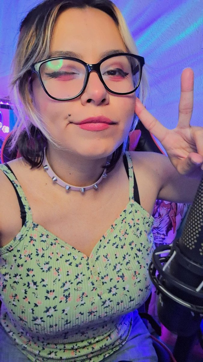 Andamos en stream
Twitch.tv/KnifyMiu