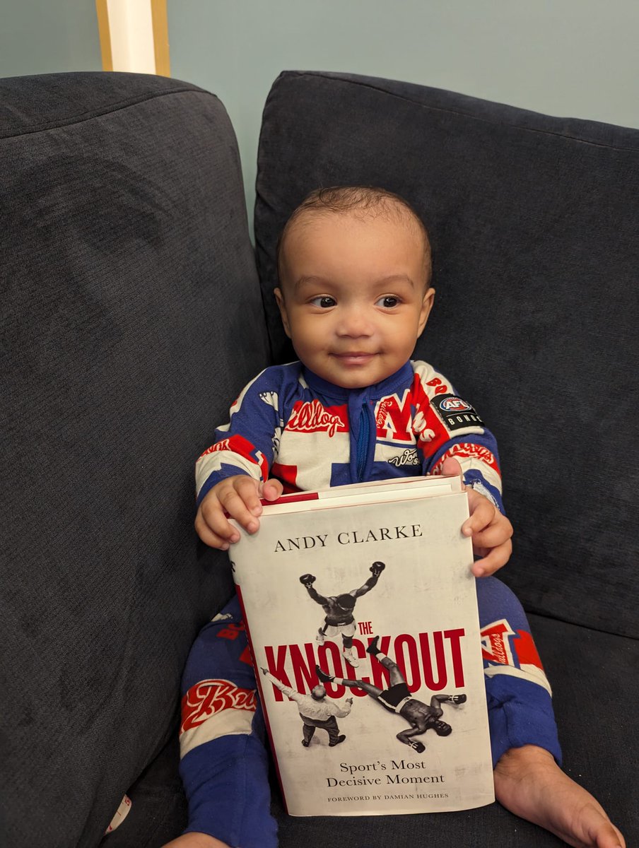 Hardback copies of The Knockout arrived back home this week. I'm in Saudi for Fury vs Usyk but my little daughter expertly displays a copy 😂 The Knockout is available for pre-order now amazon.co.uk/Knockout-Andy-… @TonyBellew @amirkingkhan @HitmanHatton @Carl_Froch @mattmacklin