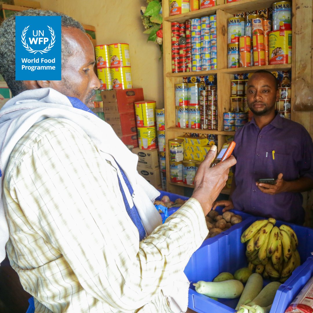 .@WFP cash assistance means that those who receive it can: - choose what to buy, including food or other family needs - decide where to spend the money - build resilience to recurrent shocks Partners like @cooperaciocat are critical for supporting cash assistance in #Somalia!