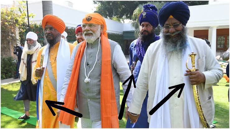 Sikhs with swords, that never happened ever. And inside PMO is just unimaginable. 

This is trust. This is respect and love for #Sikhs.

The reverence for #Sikhism in the eyes of PM Modi can't be explained in words.
A true leader.
I don't know when radicals will realize this.