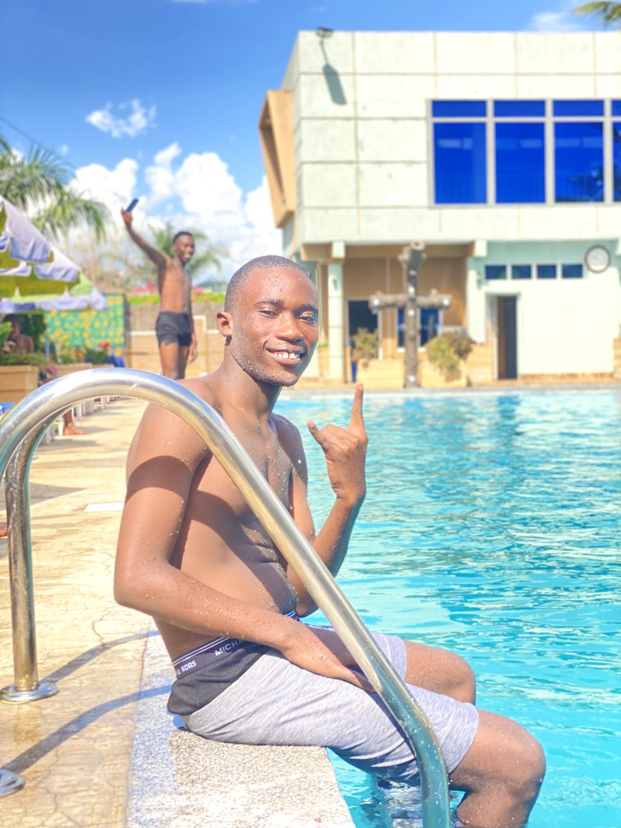 GraciaTema's tweet photo. Pool https://t.co/ovbvWJjwBo