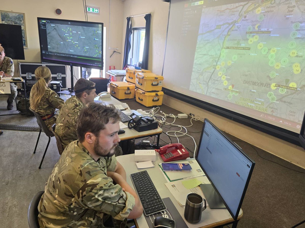 What a weekend it was for 39 Sig Regt, supporting the gruelling Ten Tors cadet event on @dartmoornpa. They carried out the role the Corps delivers to the @BritishArmy: providing the vital comms, data and tracking links that kept the teams safe and the organisers informed.