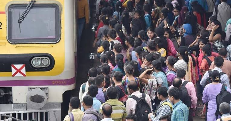 #Mumbai

Often heard announcements on #CentralRailway & #WesternRailway stations during #MumbaiRains

🔸प्रवाशांना झालेल्या गैरसोयीबद्दल आम्ही दिलगीर आहोत

🔸यात्रियों को हुई असुविधा के लिए हमें खेद है

🔸We are Sorry for the inconvenience caused to passengers 

#MumbaiLocal