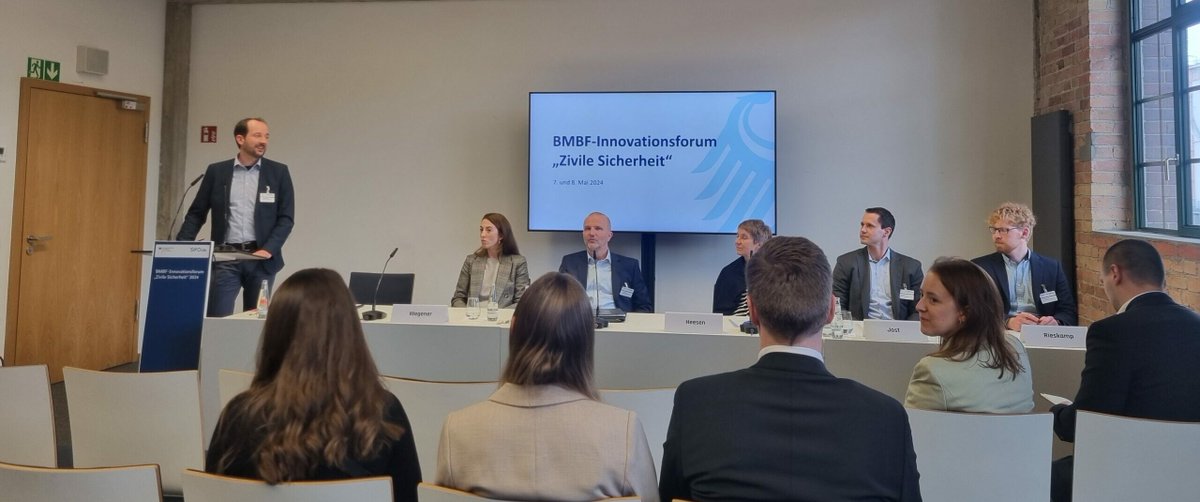 Schutz von Bürgerinnen und Bürgern im digitalen Raum – PEASEC moderiert Session beim BMBF-Innovationsforum „Zivile Sicherheit“
peasec.de/2024/bmbf-inno…