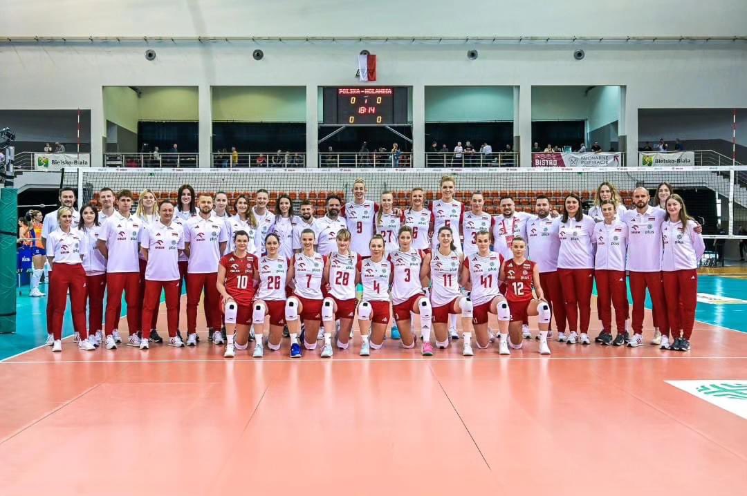 Dziękuję pięknie Dziewczyny, fizjo Domi i Maciek, Trenerzy, Szymon 🙏🏻 
Świetny to był tydzień! 
Szczególnie, że byłam tam z moimi trzema Koleżankami z klubu i Kolegą Bartkiem!
Oj, ale to piękne wszystko ♥️

Czas na kolejne równie piękne, a może i piękniejsze wyzwania!

#GoPoland