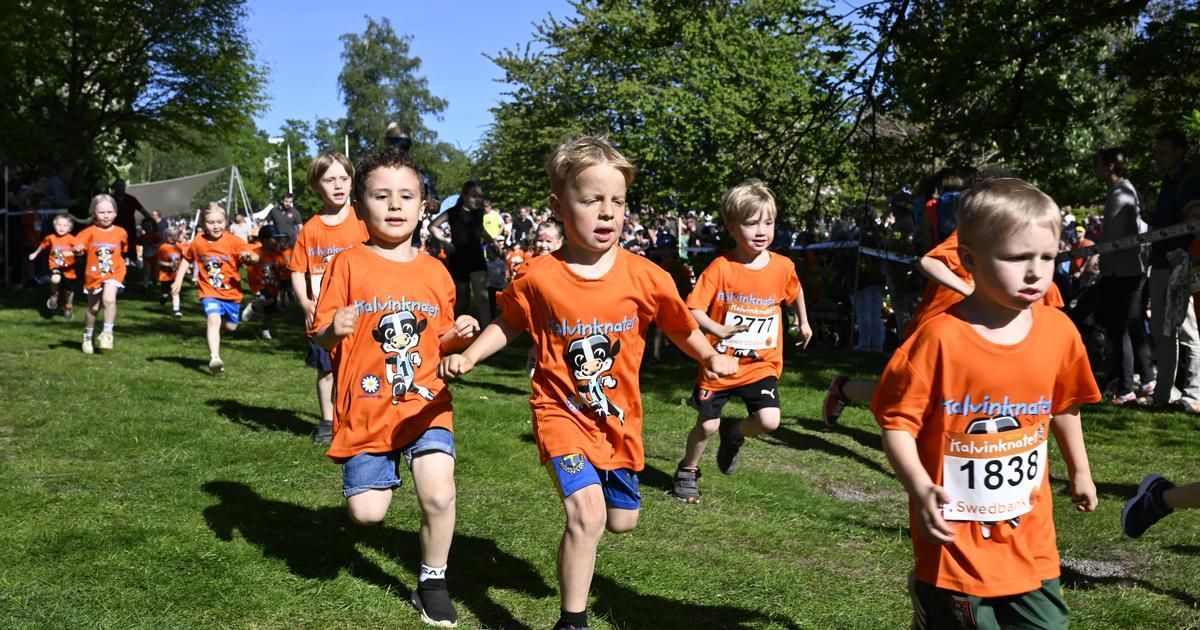 Bildextra: Massor med bilder från Kalvinknatet i Helsingborg – hittar du ditt barn i vimlet? buff.ly/4bfnB89