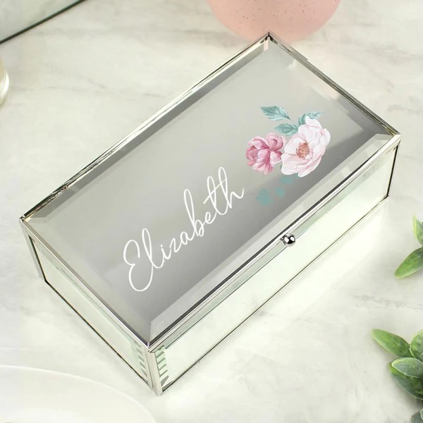 Somewhere to store all the pretties you've bought from Twitter / X's small businesses 😀 This mirrored glass jewellery box is fully lined & can feature any name lilybluestore.com/products/perso…

#mhhsbd #giftideas #shopsmall #shopindie #earlybiz