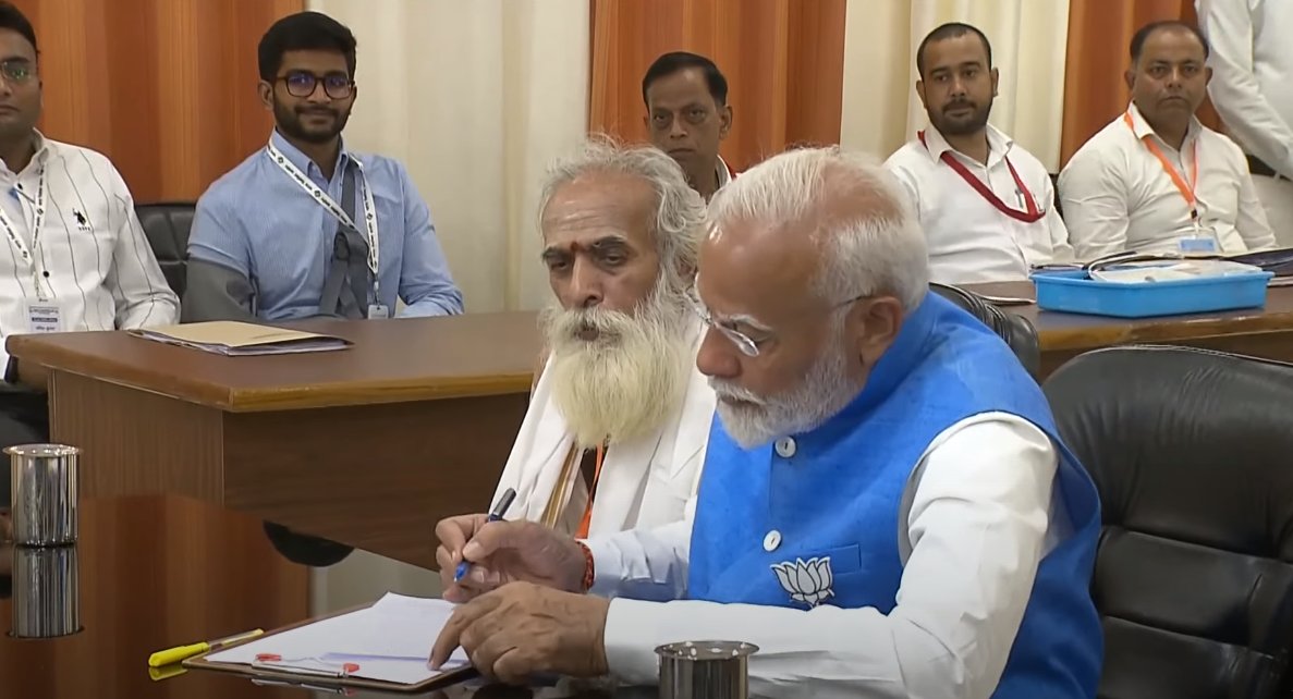 DDNewsGujarati's tweet image. 💠પ્રધાનમંત્રી નરેન્દ્ર મોદીએ વારાણસી બેઠક પરથી સતત ત્રીજી વખત નોંધાવી ઉમેદવારી

@narendramodi #LokSabaElections2024 #PMModiInKashi