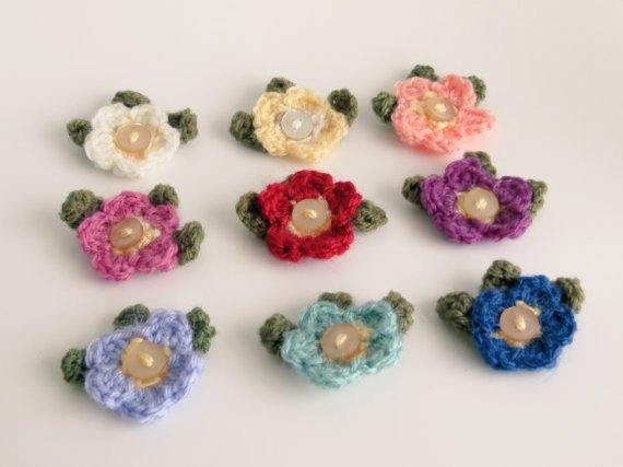 @MHHSBD #mhhsbd 𝗙𝗹𝗼𝘄𝗲𝗿 𝗣𝗼𝘄𝗲𝗿 💐 I make it Day 14 but who's counting?! 😄 Treat your Spring jacket lapel to some pretty bling with crochet or knitted rose brooches. Ideal for allergy sufferers they make great Teacher gifts for End of Term too!