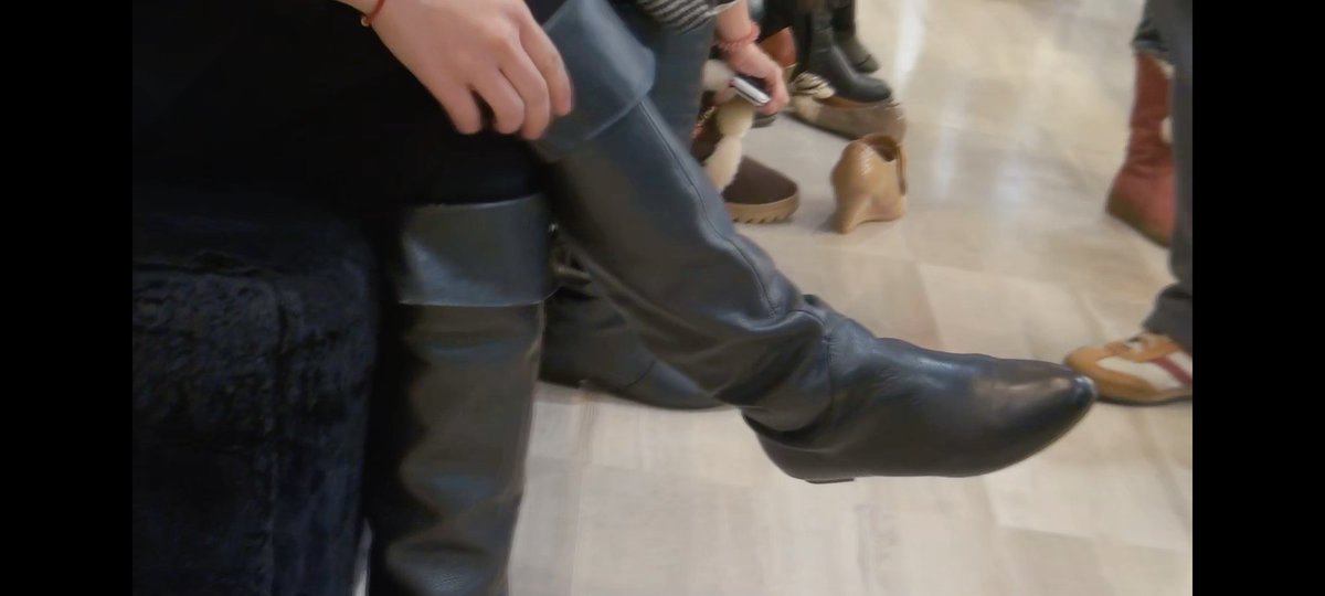 Removeyourboots's tweet photo. #扫楼打胶 #射鞋 #卧铺 #闻鞋 #原味丝袜 #长靴 #脱靴 长靴脱靴试鞋骚丝袜脚 https://t.co/I98CYbLLZq
