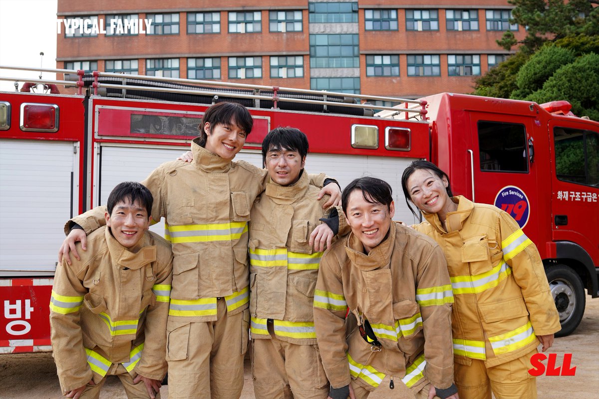 귀주씨 이렇게 밝은 사람이었네.. Was Gwi-ju always this cheerful? #히어로는아닙니다만 #TheAtypicalFamily #장기용 #천우희 #JangKiYong #ChunWooHee