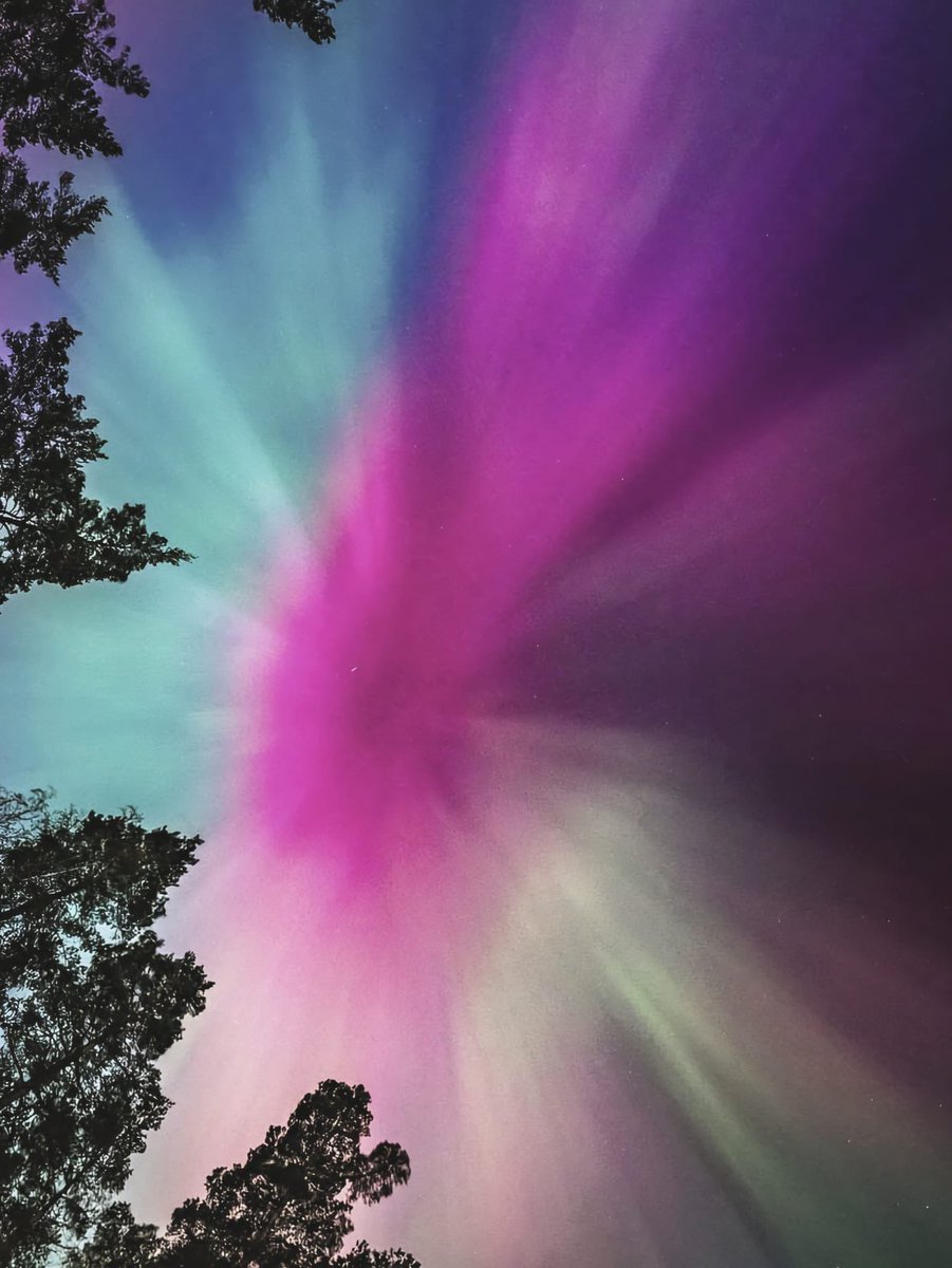 SadsSh's tweet photo. The Aurora did not fail to disappoint on Friday in Oldham. 💙💜🩵 What a stunning show. 😍Can’t wait for the next one. (Photo credit goes to my friend, but still, I was there too!) 📸 #NorthernLights #auroraborealis #aurora #oldham https://t.co/6tGOThOjuI