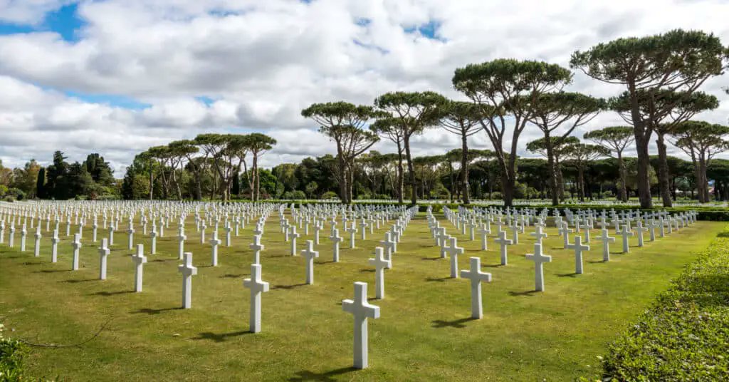 ENCExplorer's tweet image. 🌟 Visit the breathtaking Eagle, Globe, and Anchor Reflection Pool at Lejeune Memorial Gardens, a powerful symbol of the Marine Corps&apos; legacy. 🦅 #MarineCorpsLegacy #ReflectingPool rfr.bz/tle2ywl