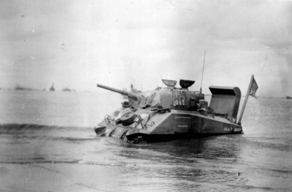 6 June 1944
Omaha Beach

William Gast
'I could hear the machine-gun bullets hitting our tank, it sounded like throwing marbles at a car... The beach was covered with dead & wounded soldiers. There is no way of telling if I ran over any of them.' /1

#WW2 #SWW #DDay80
#History