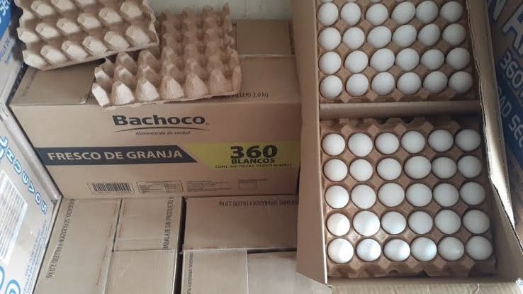 No me gustaría dejar pasar este dato que dio Xóchitl Gálvez en #TercerGrado:

La delincuencia les pide a los productores de huevo $60 pesos por cada caja de huevo que venden, lo que se traduce en que nosotros pagamos 3 pesos más por kg de huevo solo para mantener a delincuentes.