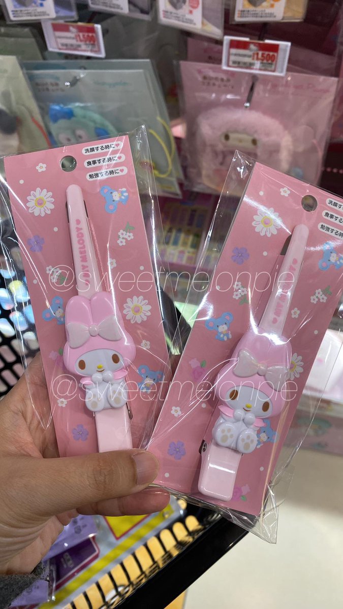 sweetmelonpie's tweet photo. กำลังไปช็อป sanrio นะคะ ใครเอาอะไรทักมาเลยน้า

ปลอกพัดรับอยู่นะค้าบ 270฿ ค่า

สนใจสินค้าชิ้นไหนส่งรูปมาสอบถามได้ค่ะ

✈️ รอบบินกลับ 22/05

📦 ค่าส่งในไทย 40฿ (นัดรับเวสเกตได้ค่ะ)

#ตลาดนัดsanrio #ตลาดนัดซานริโอ้
#ตลาดนัดnct #ตลาดนัดnctdream 
#NCTDREAM_THEDREAMSHOW3 https://t.co/IMYy773QS2