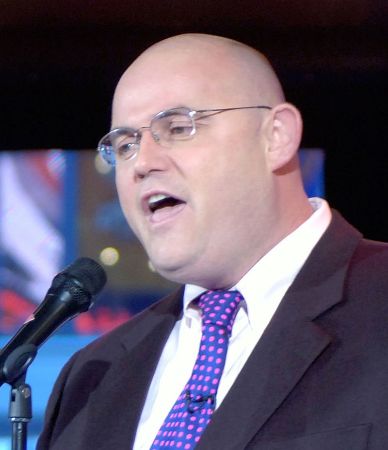 The wonderful voice of Ronan Tynan currently on the radio.. he’s 64 today. Fab.