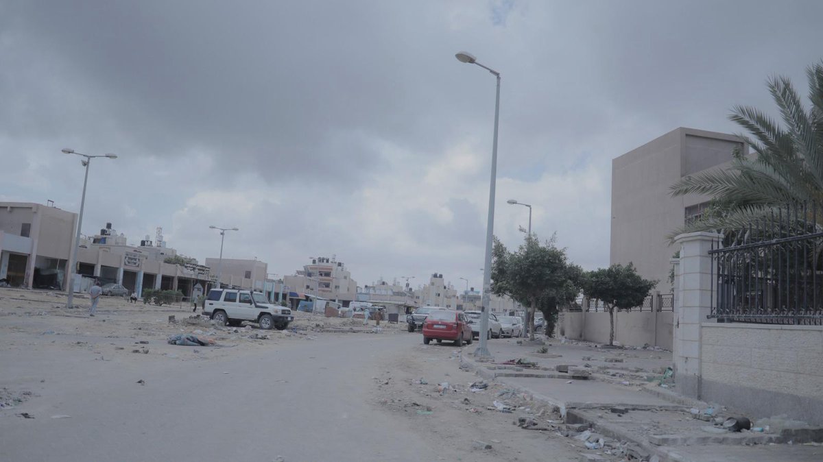 Empty streets in #Rafah as families continue to flee in search of safety. @UNRWA estimates that nearly 450,000 people have been forcibly displaced from Rafah since 6 May. People face constant exhaustion, hunger and fear. Nowhere is safe. An immediate #ceasefire is the only hope