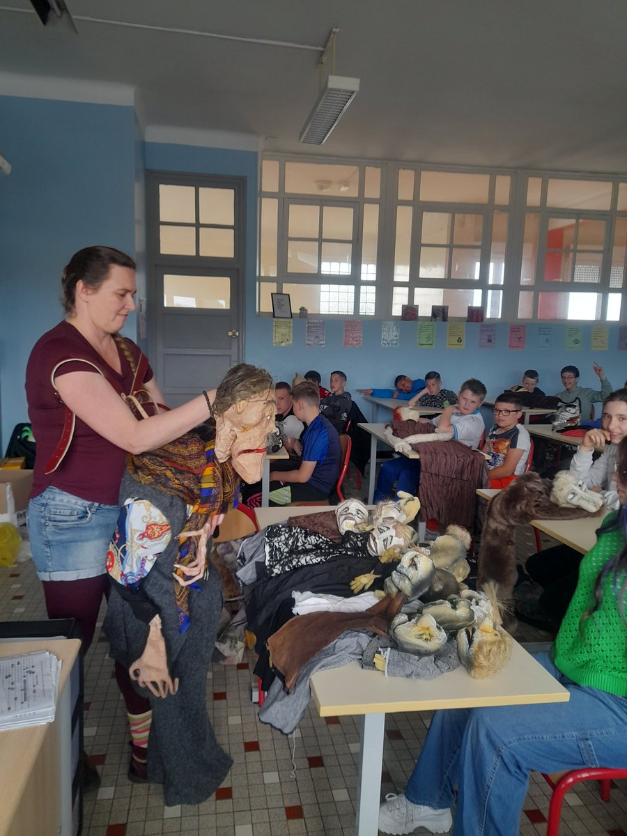 Les 6e1 du <a href="/clgBouligny/">Collège de Bouligny</a> ont débuté hier l'atelier marionnettes en compagnie d'une comédienne professionnelle 🎭 De drôles de visages pour accompagner nos élèves sur l'expression artistique ! #passculture #daacnancymetz <a href="/MadameMayer/">Mayer Catherine</a>