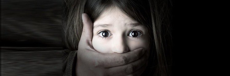 Sultanbeyli'de 13 yaşındaki bir kız çocuğuna 15 kişi tecavüz etti. Küçük kızı, kayda aldıkları görüntüleri ailesine izletmekle tehdit eden şahıslar kıza defalarca tecavüz etti. Sınıf arkadaşları ile başlayan tecavüz olayında arkadaşlarının abileri, muhtarın oğlu, semt…