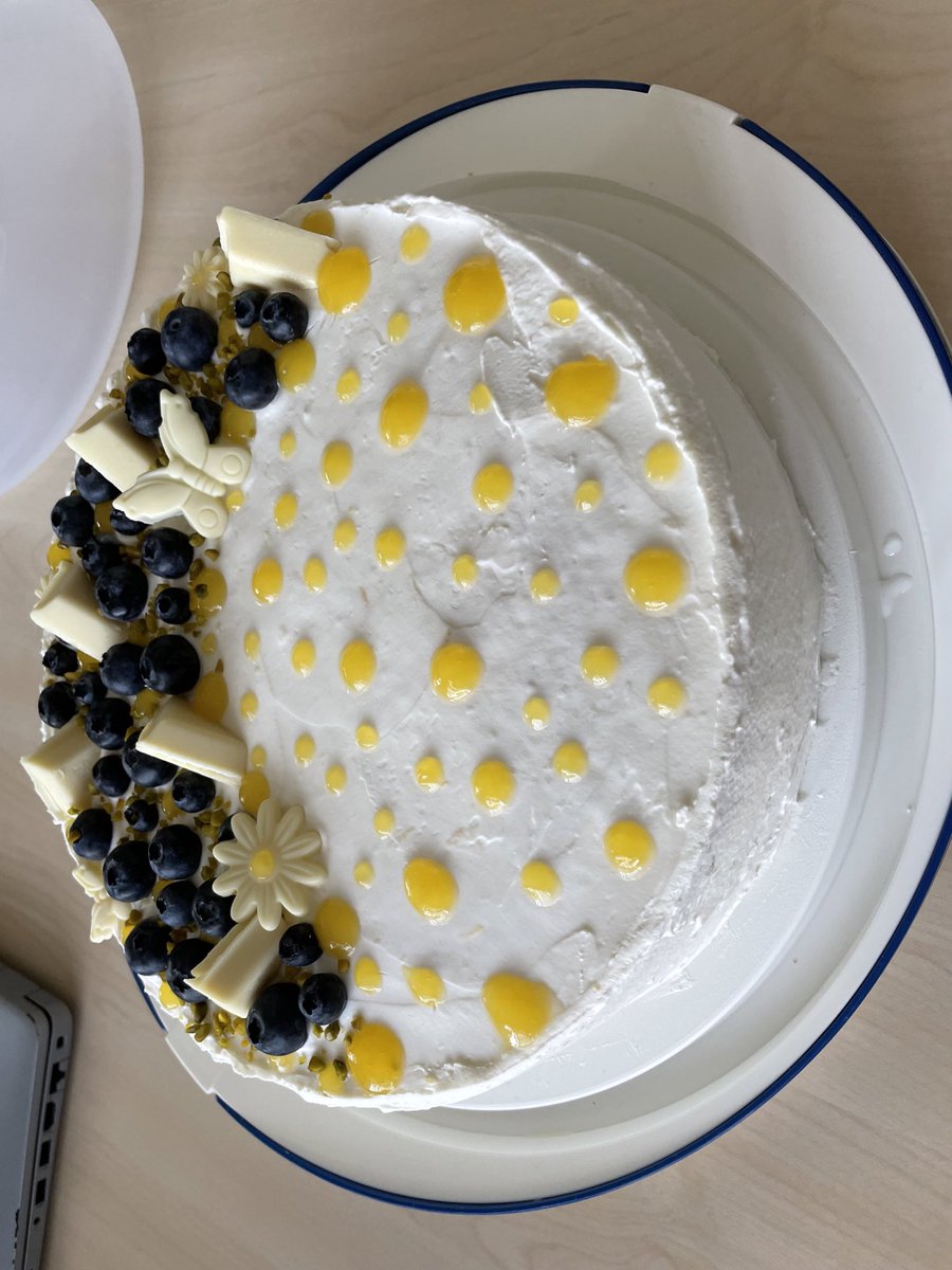 Der heutige Kuchen fürs Büro: Zitrone-Blaubeer-Torte