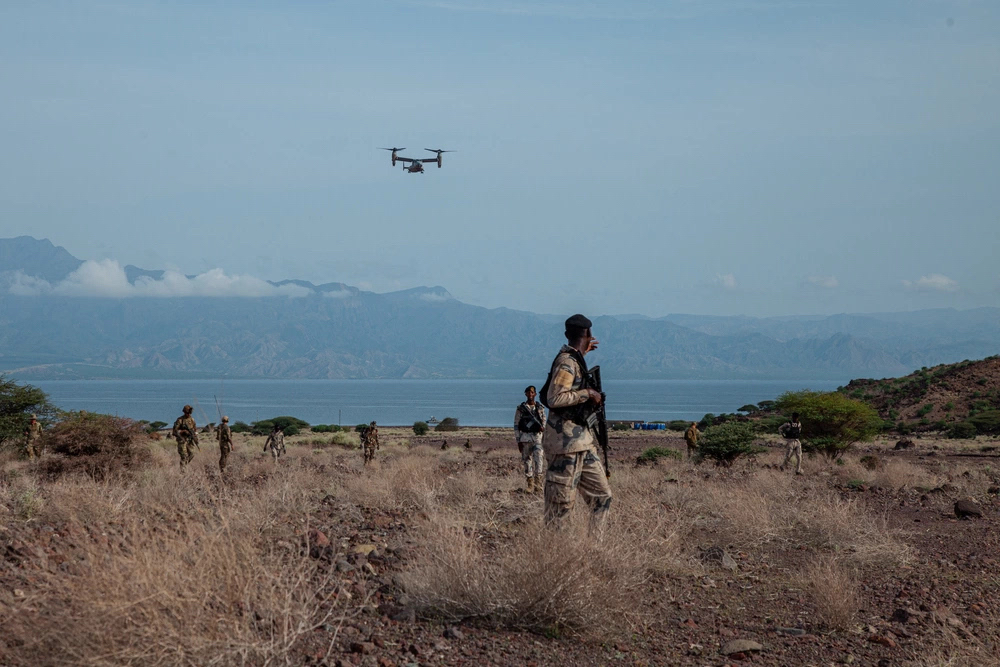 DeptofWar's tweet image. Members of Djibouti @USCG, @USNavy, @usairforce, @USArmy &amp;amp; Spanish Special Ops join forces for Exercise Bull Shark, enhancing crisis response &amp;amp; personnel recovery skills in the Horn of Africa.