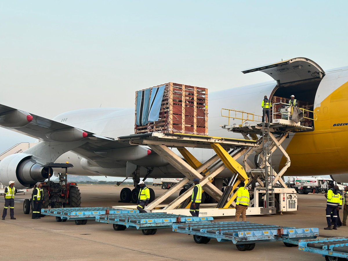 AirBotswana's tweet image. This morning, Air Botswana in partnership with the Government of Botswana, successfully facilitated the arrival of a consignment of breeding livestock.

#GoingYourWay #FlyAirBotswana