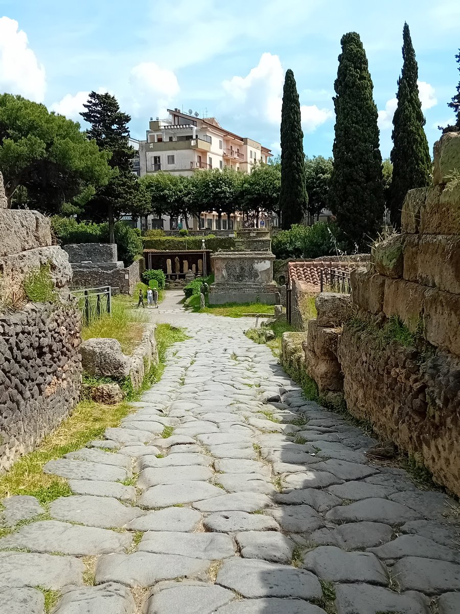 Looking at the original photo point FROM INSIDE POMPEII! Amazig day on the site, hopefully another one later in the week (after Herculaneum) - I am so happy to have finally made it!