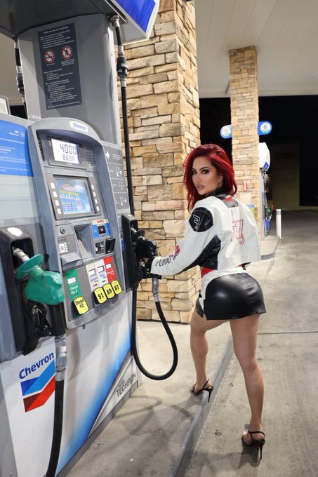 cash or credit? ⛽️ https://t.co/EGlNmTvahT