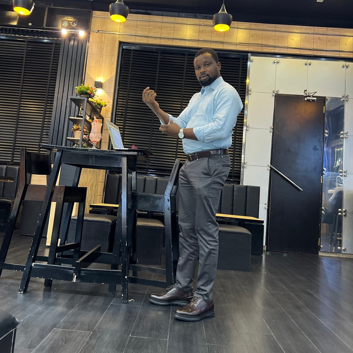freeman_osonuga's tweet image. There is a limit to how much you can do in your awake hours of the day. That is why you need your money to work for you both while you are awake and when you are asleep. There's a word for that.
It is called investment. 
#tuesdaypost #tuesdaymotivation #tuesdayinspiration