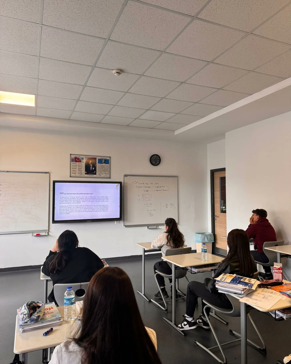 📌11. Sınıf öğrencilerimizle “12. Sınıfa Hazır Mısın?” Karem ders içeriğimizi işledik.
<a href="/bahcesehir_k12/">Bahçeşehir Koleji</a> <a href="/ureyenerchngr/">Cihangir Üreyener</a> <a href="/hakanoztrk_/">Hakan Öztürk</a>