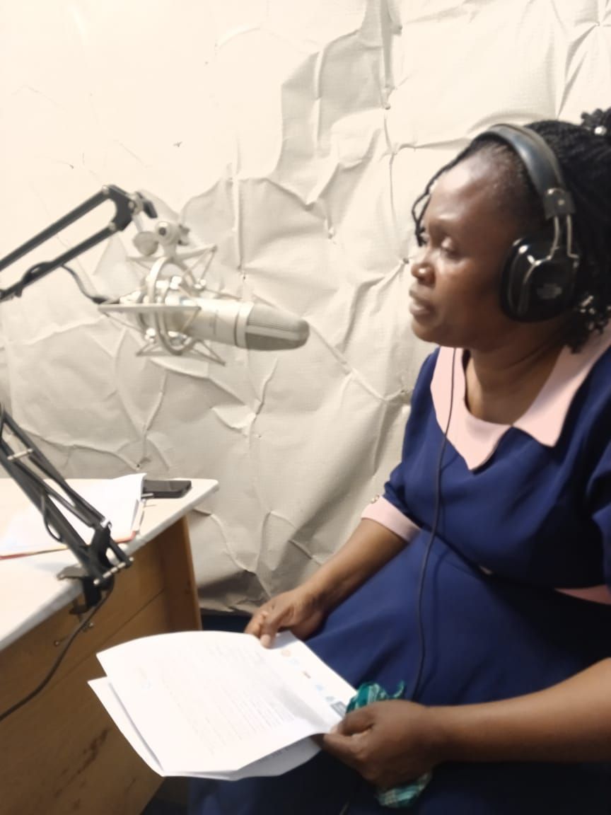 In our effort to #MakeMercuryHistory, we held a radio talk show in Kassanda District together with Lydia Nabiryo, a human rights officer in @Mglsd_UG. Ms Nabiryo discussed the gender disparities present in the ASGM sector and called for the promotion of women's leadership...(1/2)