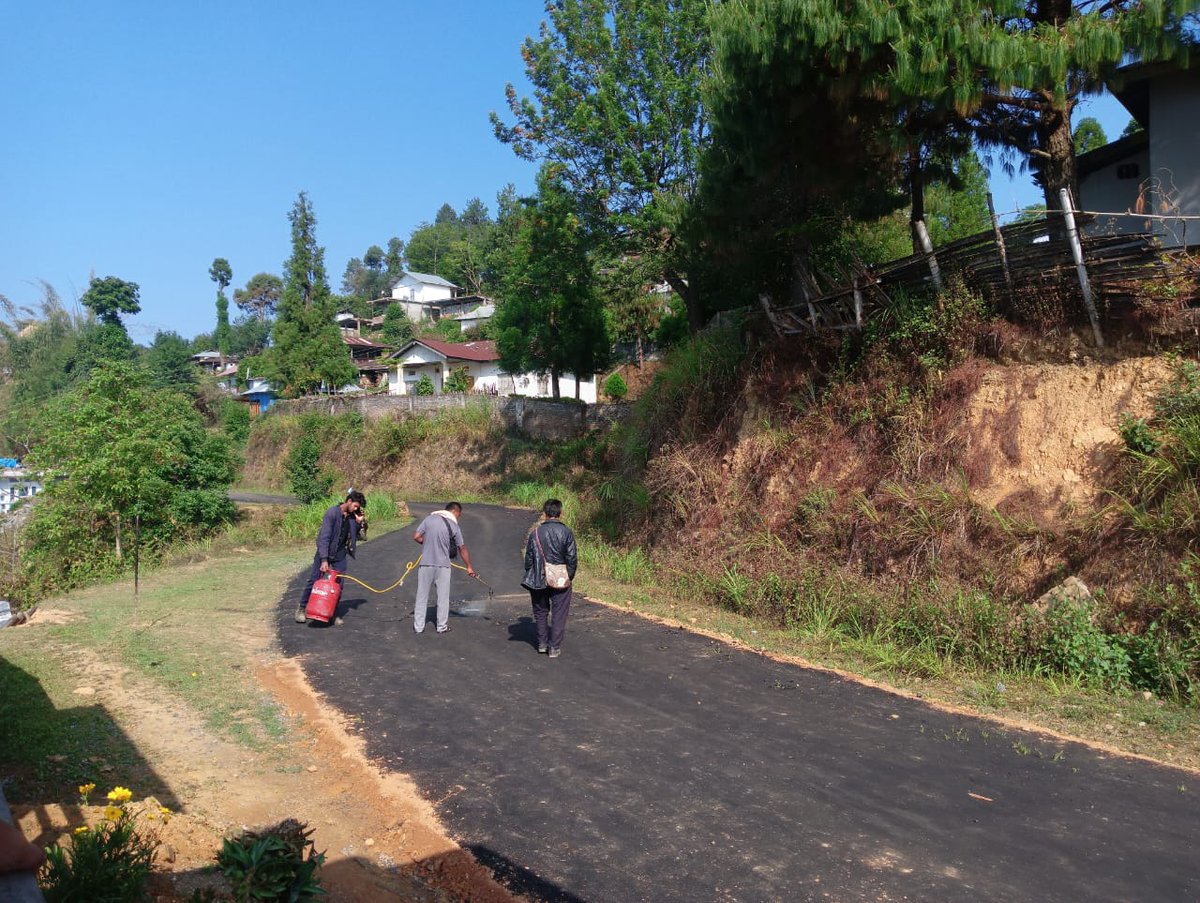 Nagaland: MLA slams contractor's weed-burning act on newly built road eastmojo.com/nagaland/2024/…
