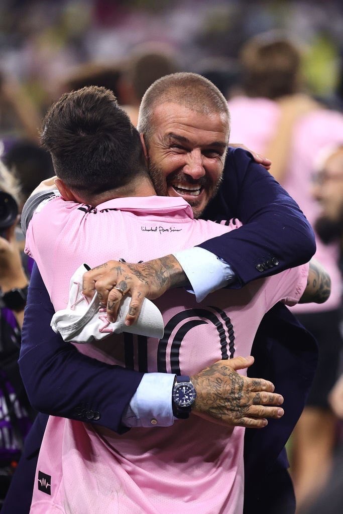 🗣️ David Beckham on the influence of the Messi in USA: “Messi has changed everything since he arrived in America. Football has now become the No. 1 sport after it was No. 5 or 6. Everyone is amazed at what he does. I remember when he attended the basketball match, everyone left…