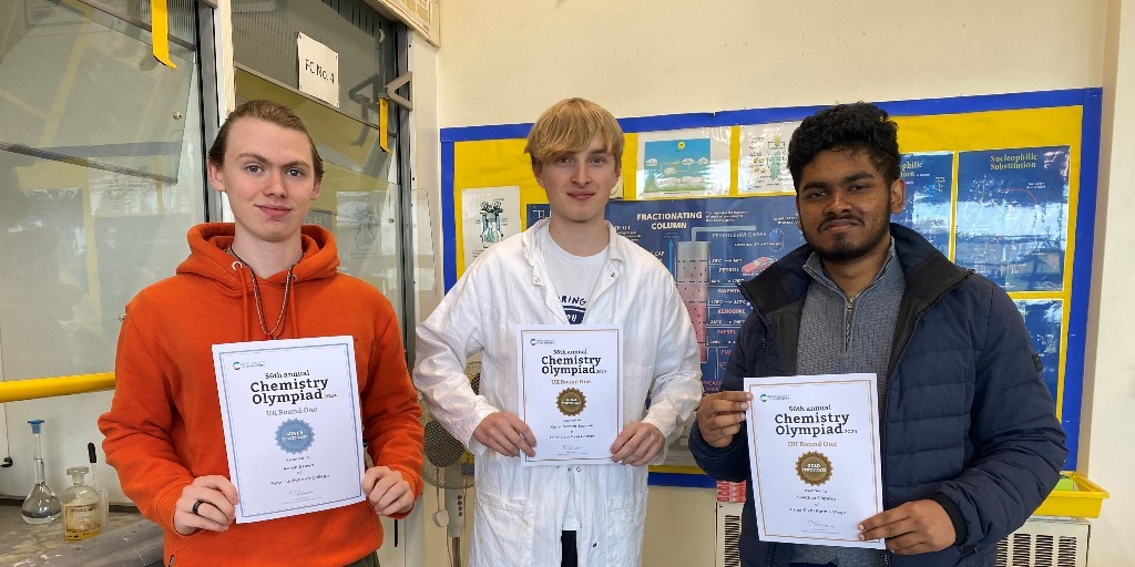 🎉🔬🏅 Big congratulations to our brilliant students who took on the challenge of the Chemistry Olympiad first round competition! 🥇 Gold Awards: Sivethan Gopalan, Xavier Goraieb-Seaborn 🥈 Silver Awards: Aaron Brown, Oliver Higgs, Jake Keating #YourEsher #ChemistryALevel