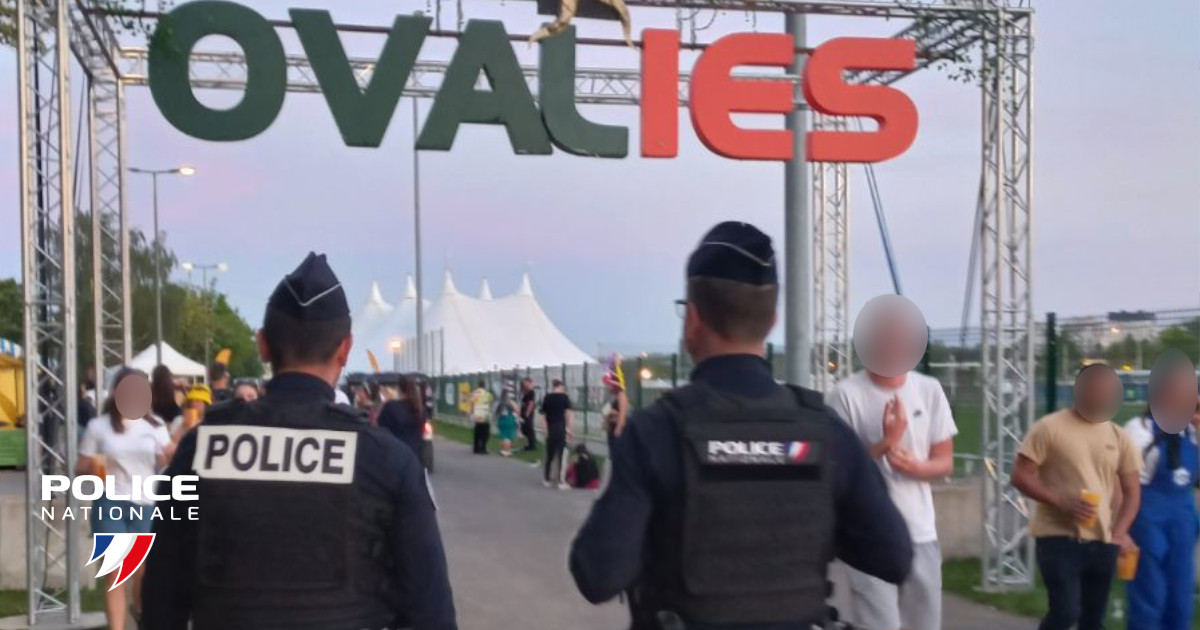 #Protéger | Hier, une policière de l'unité cynophile expliquait les dangers des stupéfiants aux lycéens du Saint-Esprit de #Beauvais. Le week-end passé, des policiers sécurisaient les 'Ovalies' durant 4 jours à Beauvais. Sur tous les terrains, un seul objectif : #protéger