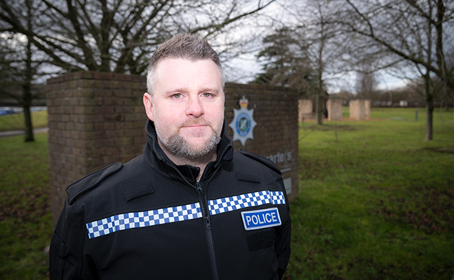 King’s Gallantry Medal for Lincolnshire Police officer for his heroic actions in apprehending a double murder suspect while off duty lincs.police.uk/news/lincolnsh…