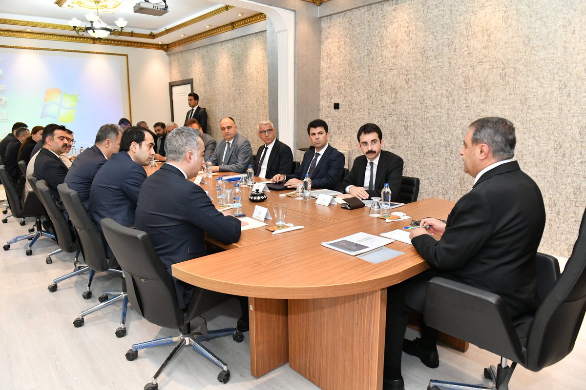 📍Akçakale Vali @hasansildak başkanlığında Gümrük Kapılarında Verilen Hizmetlerin değerlendirildiği Koordinasyon Toplantısı gerçekleştiriliyor.
