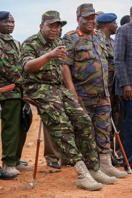 The only president who would wake up one day and wear a full military combat, long live president Uhuru Kenyatta🙏