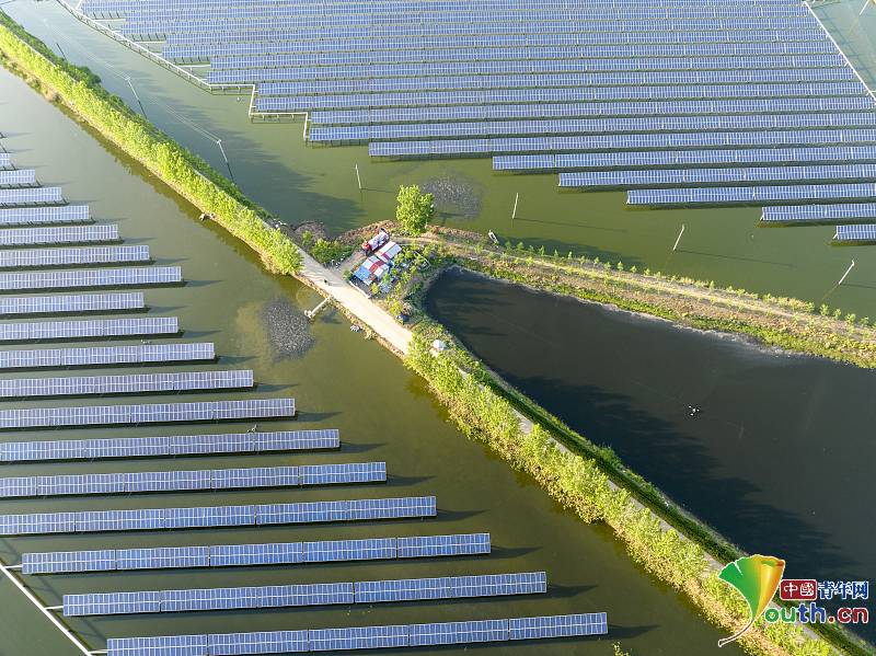 On May 13th, 2024, in #Lianyungang, #Jiangsu Province, the vast ecological fish ponds of Quyang Town in Donghai County showcased a picturesque scene with neatly arranged photovoltaic panels. The strategic placement of the fish ponds alongside colorful fields and villages creates…