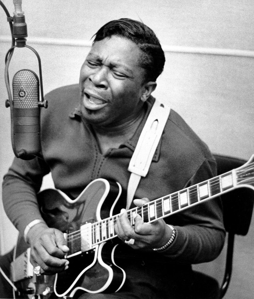 Today marks the 9th anniversary of the passing of legendary American blues singer, songwriter and guitarist B.B. King, at the age of 89. 🌹