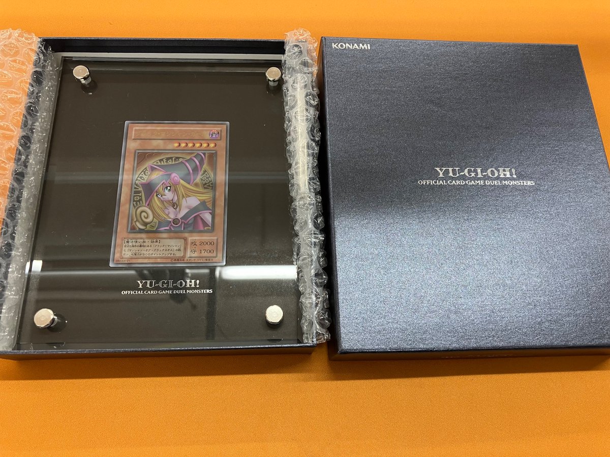 遊戯王　ステンレス　三幻神+ブラックマジシャン ブラック・マジシャン」スペシャルカード(ステンレス製)が限定