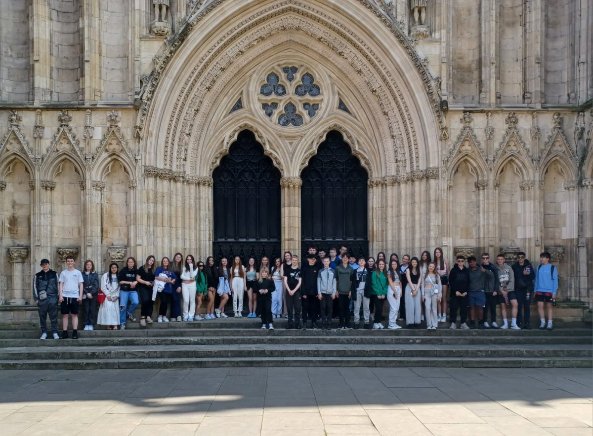 RhsModlangs's tweet image. Our school Paris trip underway…first stop, York! @renfrew_high